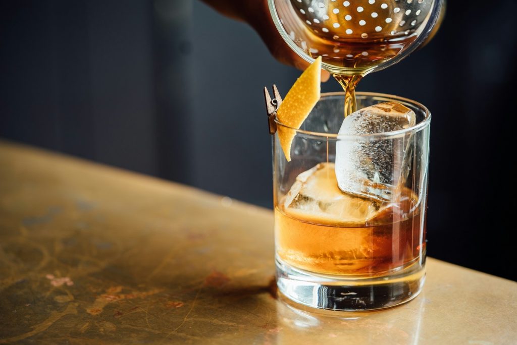Már egy pohár bor is megviselhet: ebben a korban változik meg az alkohol hatása