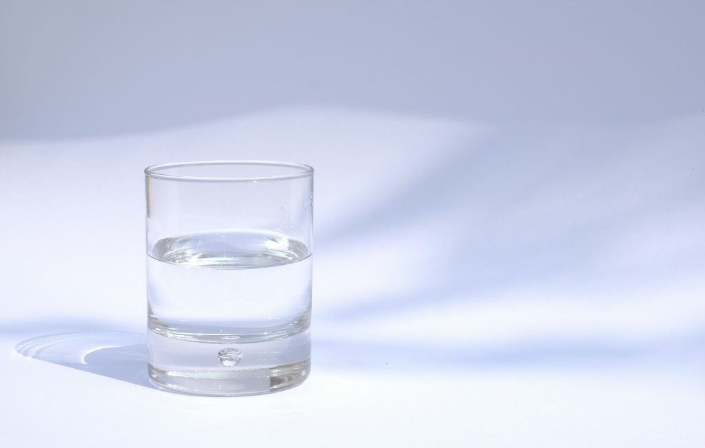 Szerencse vagy balszerencse? Ezt jelenti, ha eltörik egy pohár a kezedben